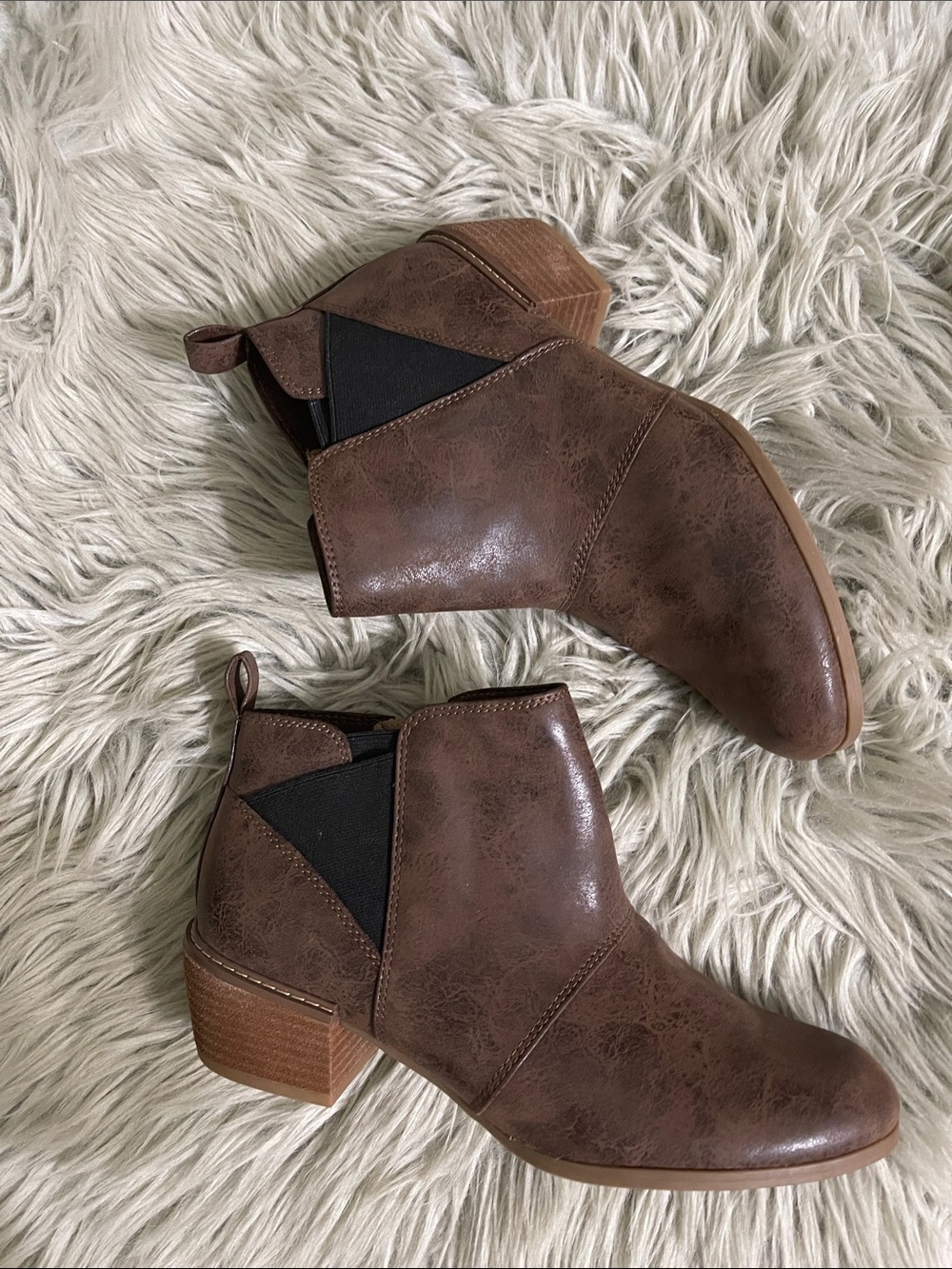 SOUL Naturalizer Brown Chelsea Ankle Booties